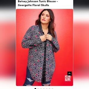 Betsey Johnson Floral Skull Tunic Blouse NWOT size 00